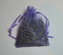 Load image into Gallery viewer, Strongest scent organic Lavender from Yarramalong Valley NSW with Organza bag
