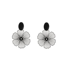 Load image into Gallery viewer, 2024 Vintage Black Flower Clip on Earrings for Women Exaggerated Personality Non Pierced Earrings Wedding Party Jewelry
