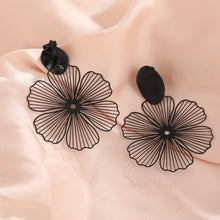Load image into Gallery viewer, 2024 Vintage Black Flower Clip on Earrings for Women Exaggerated Personality Non Pierced Earrings Wedding Party Jewelry
