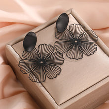 Load image into Gallery viewer, 2024 Vintage Black Flower Clip on Earrings for Women Exaggerated Personality Non Pierced Earrings Wedding Party Jewelry
